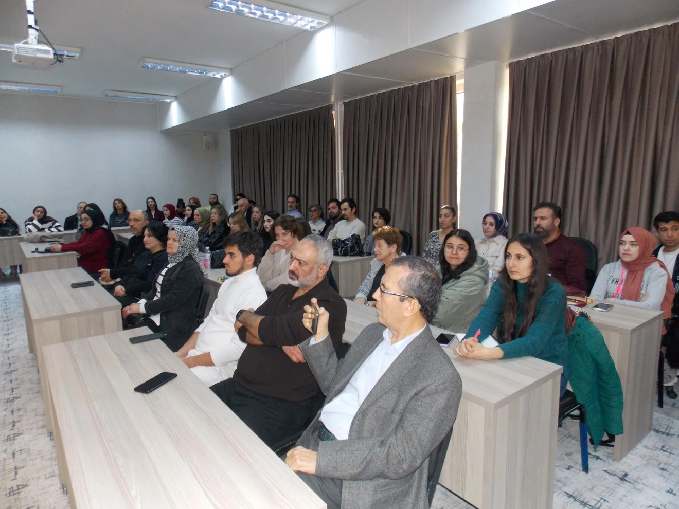 Edebiyat Fakültesinde "Felsefe ve Gönül" Konferansına Yoğun İlgi